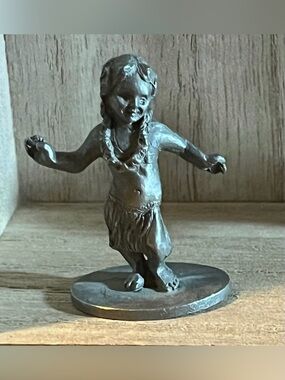 Vintage 1979 Spoontiques Hawaiian HULA GIRL Pewter 1.5” Figurine Tiny Trinket
